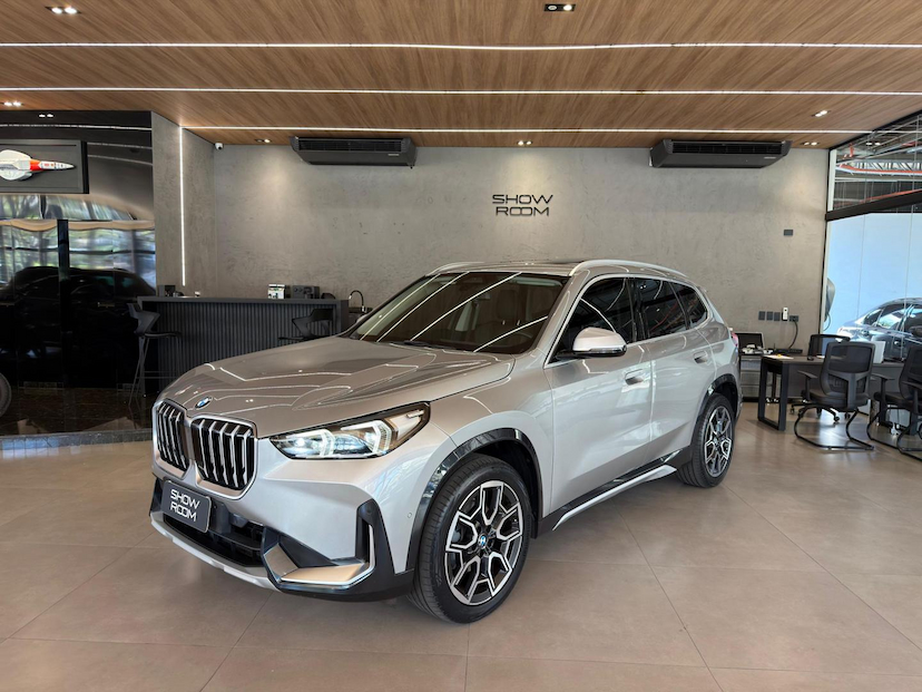 Foto do veículo BMW X1  S20I X LINE 2023 49.000 KM 232.000,00