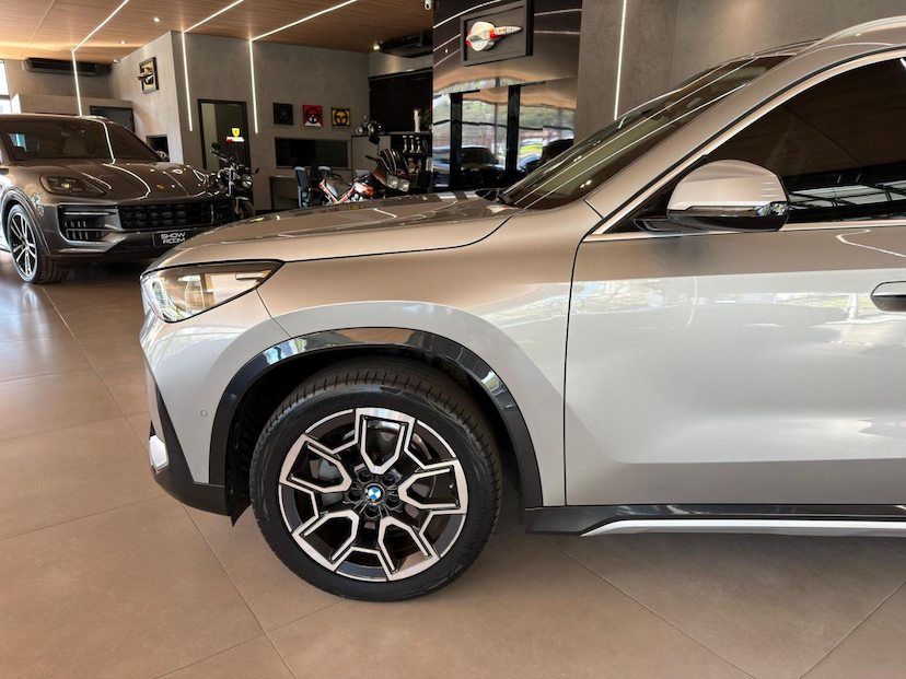 Foto do veículo BMW X1  S20I X LINE 2023 49.000 KM 232.000,00
