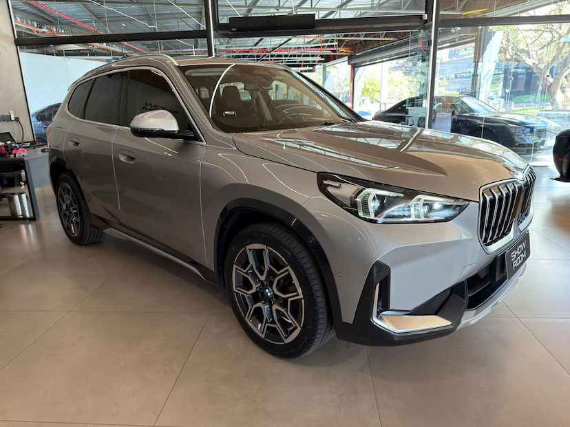 Foto do veículo BMW X1  S20I X LINE 2023 49.000 KM 232.000,00