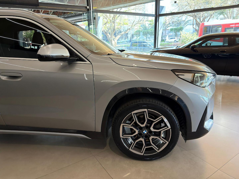 Foto do veículo BMW X1  S20I X LINE 2023 49.000 KM 232.000,00