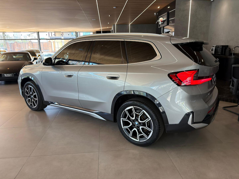 Foto do veículo BMW X1  S20I X LINE 2023 49.000 KM 232.000,00