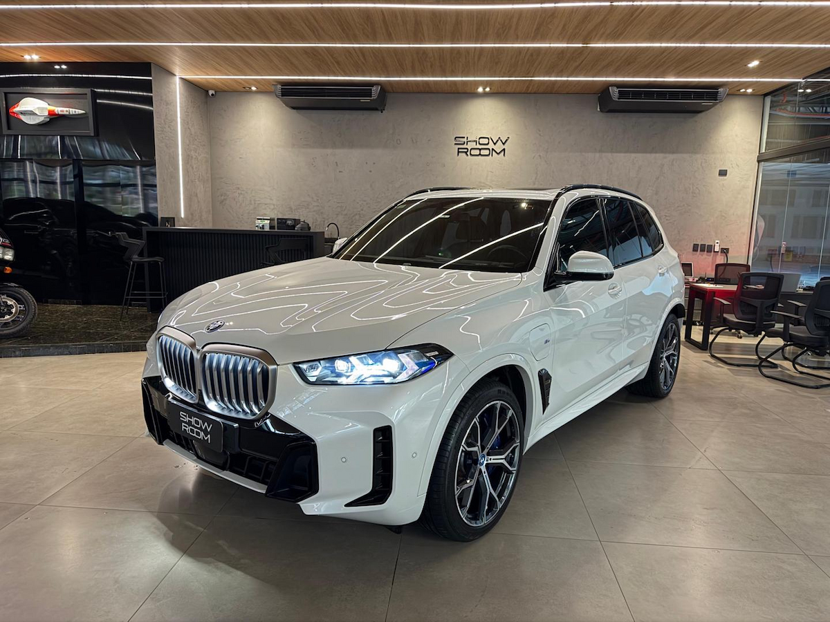 Foto do veículo BMW X5  XDRIVE50E MSP 2023/2024 33.472 KM R$ 519.000,00