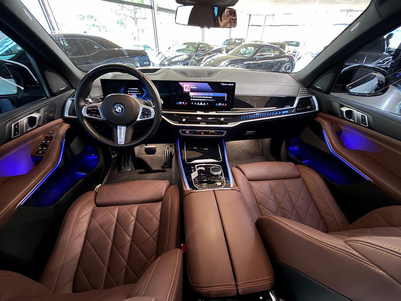 Foto do veículo BMW X5  XDRIVE50E MSP 2024 33.472 KM 489.000,00