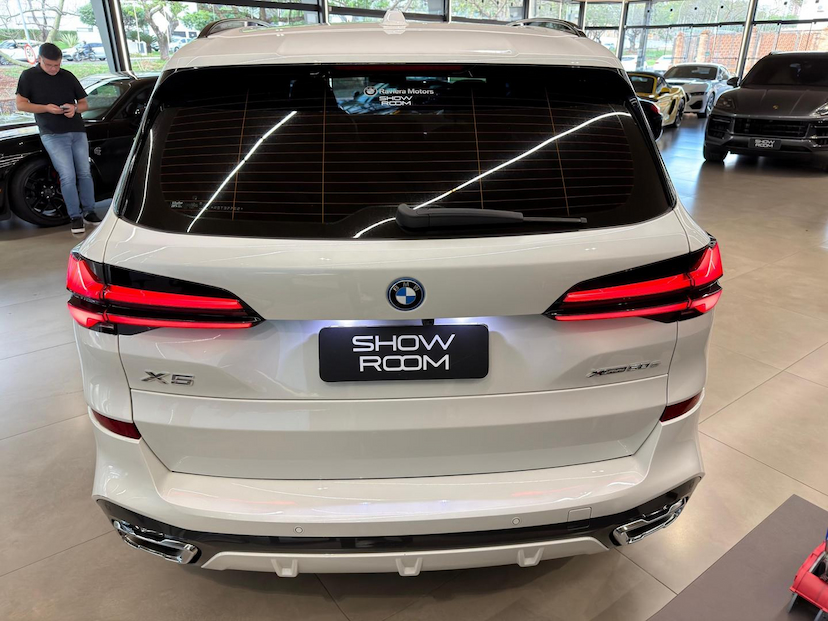 Foto do veículo BMW X5  XDRIVE50E MSP 2024 33.472 KM 489.000,00