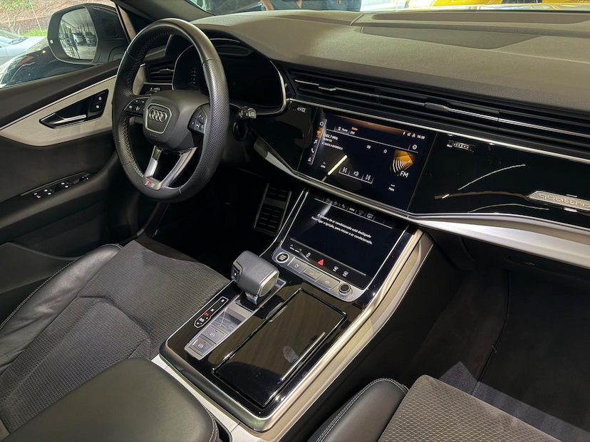 Foto do veículo AUDI Q8  3.0TFSI 2022 33.148 KM 380.000,00