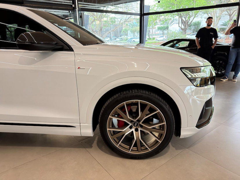 Foto do veículo AUDI Q8  3.0TFSI 2022 33.148 KM 380.000,00