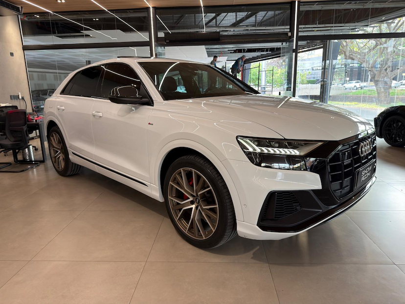 Foto do veículo AUDI Q8  3.0TFSI 2022 33.148 KM 380.000,00