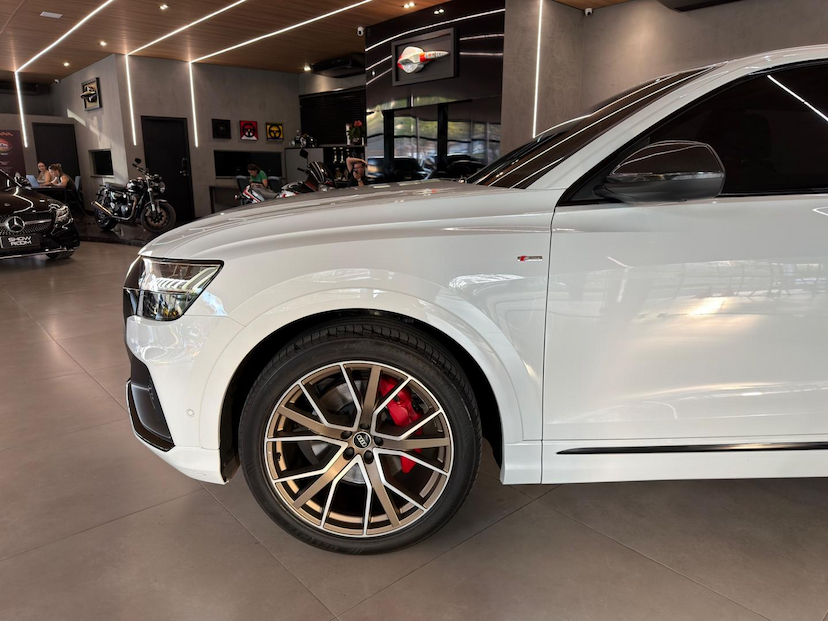 Foto do veículo AUDI Q8  3.0TFSI 2022 33.148 KM 380.000,00