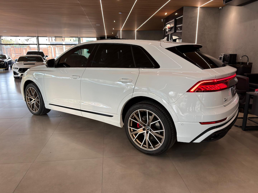 Foto do veículo AUDI Q8  3.0TFSI 2022 33.148 KM 380.000,00