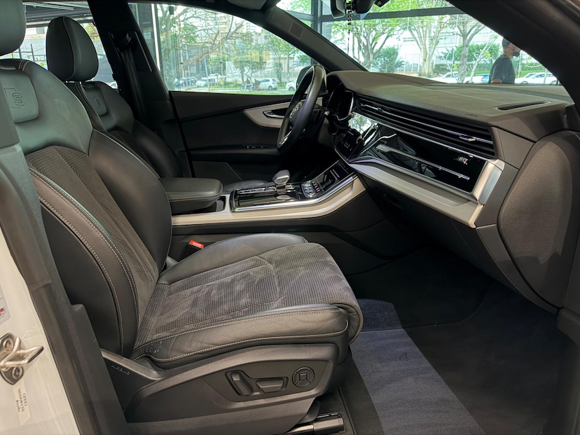Foto do veículo AUDI Q8  3.0TFSI 2022 33.148 KM 380.000,00