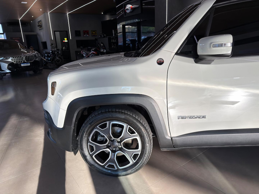 Foto do veículo JEEP RENEGADE  LNGTD AT 2016 50.431 KM 70.000,00