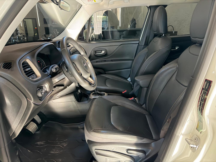 Foto do veículo JEEP RENEGADE  LNGTD AT 2016 50.431 KM 70.000,00
