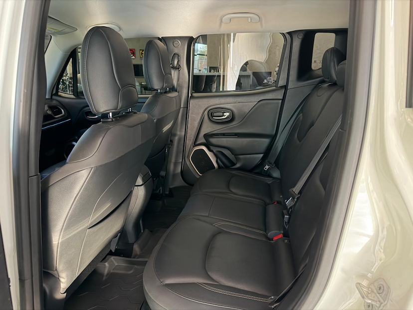 Foto do veículo JEEP RENEGADE  LNGTD AT 2016 50.431 KM 70.000,00