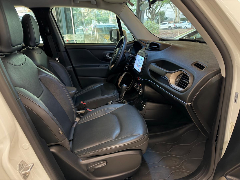 Foto do veículo JEEP RENEGADE  LNGTD AT 2016 50.431 KM 70.000,00