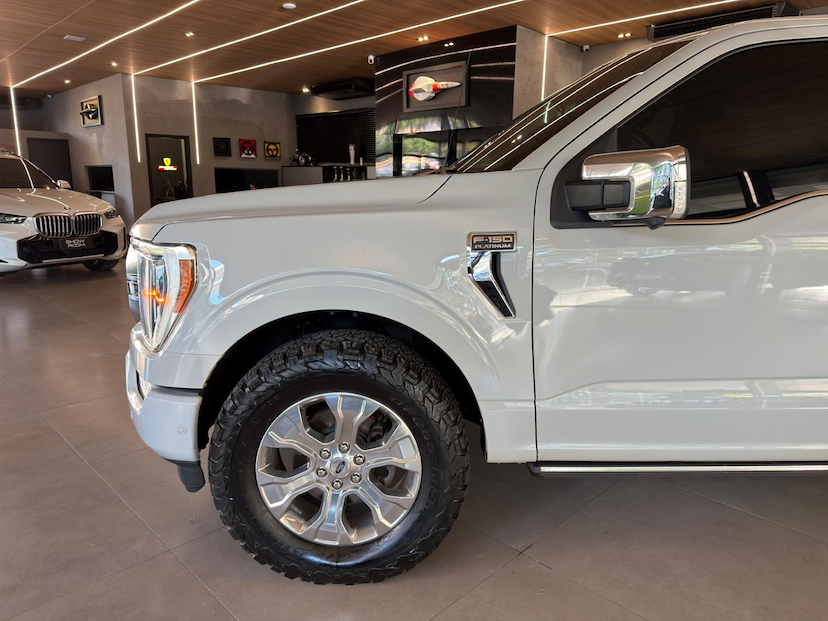 Foto do veículo FORD F-150  PLATINUM 2023 51.625 KM 324.000,00