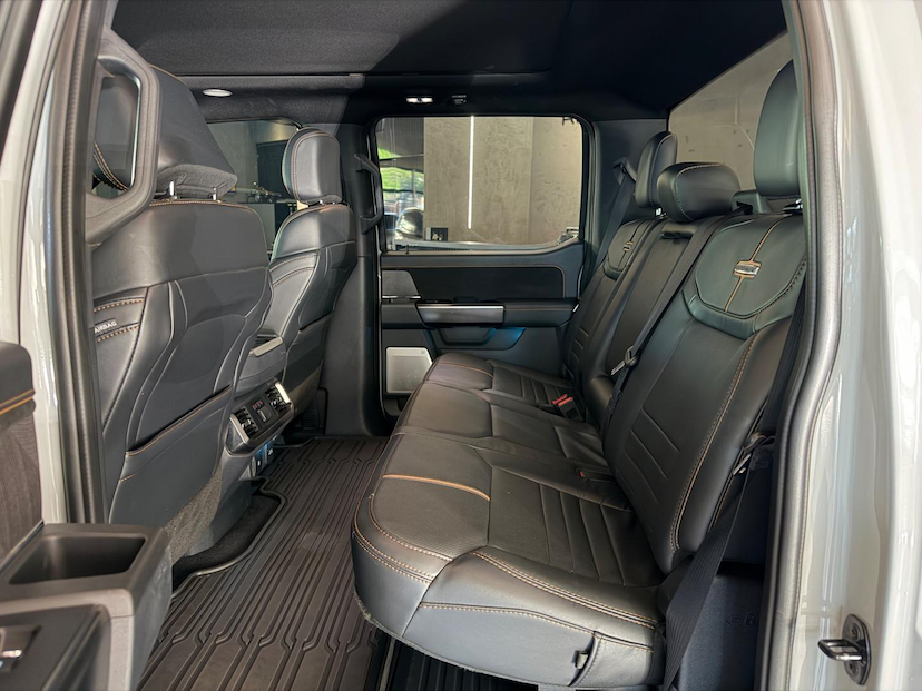 Foto do veículo FORD F-150  PLATINUM 2023 51.625 KM 324.000,00