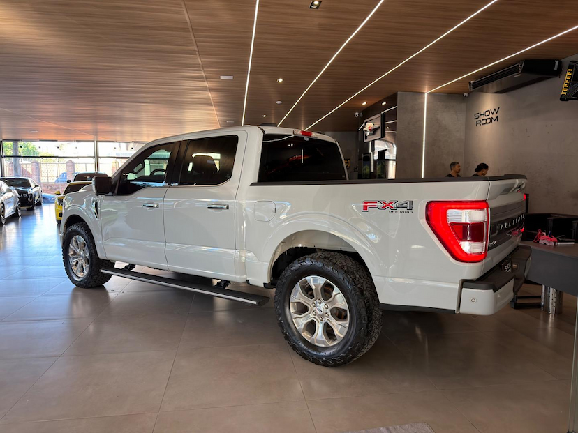Foto do veículo FORD F-150  PLATINUM 2023 51.625 KM 324.000,00