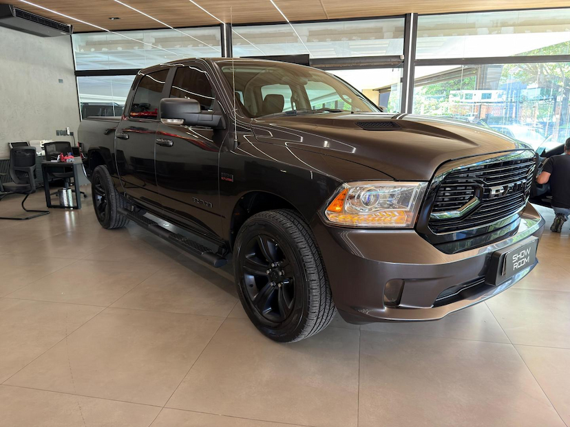 Foto do veículo RAM CLASSIC  LAIE 2022 66.175 KM 239.000,00