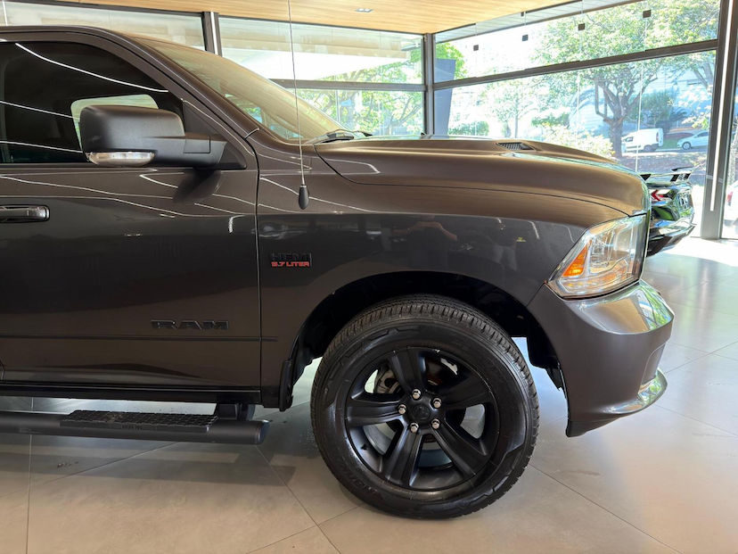 Foto do veículo RAM CLASSIC  LAIE 2022 66.175 KM 239.000,00