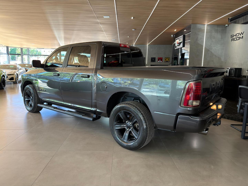 Foto do veículo RAM CLASSIC  LAIE 2022 66.175 KM 239.000,00