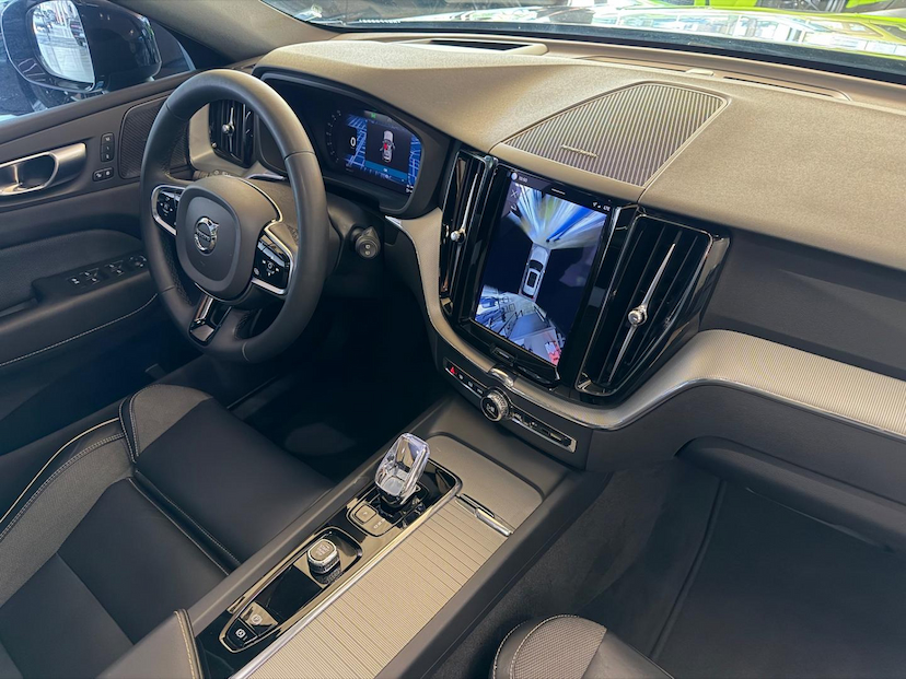 Foto do veículo VOLVO XC60  T8 ULT DARK 2024 37.986 KM 290.000,00