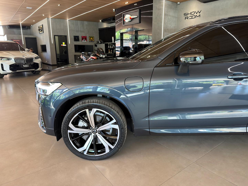 Foto do veículo VOLVO XC60  T8 ULT DARK 2024 37.986 KM 290.000,00