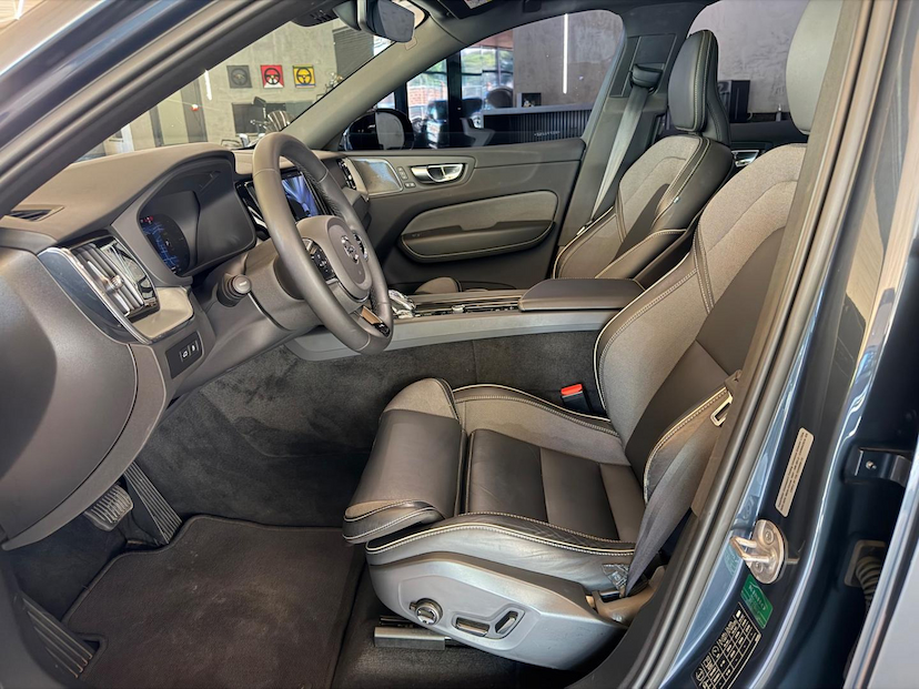 Foto do veículo VOLVO XC60  T8 ULT DARK 2024 37.986 KM 290.000,00