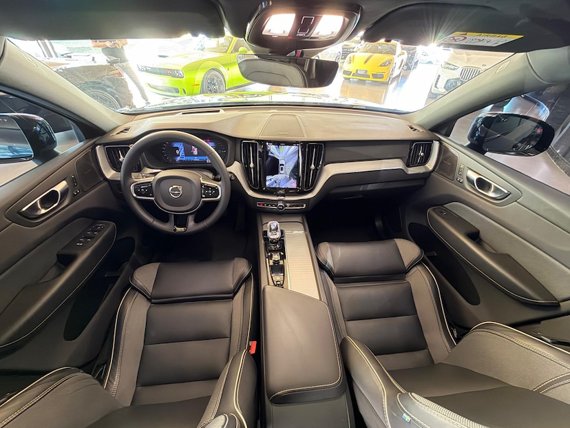 Foto do veículo VOLVO XC60  T8 ULT DARK 2024 37.986 KM 290.000,00