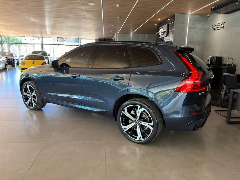 Foto do veículo VOLVO XC60  T8 ULT DARK 2024 37.986 KM 290.000,00