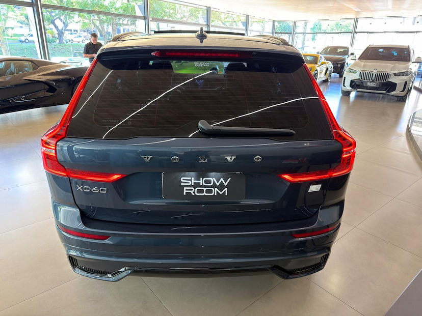 Foto do veículo VOLVO XC60  T8 ULT DARK 2024 37.986 KM 290.000,00