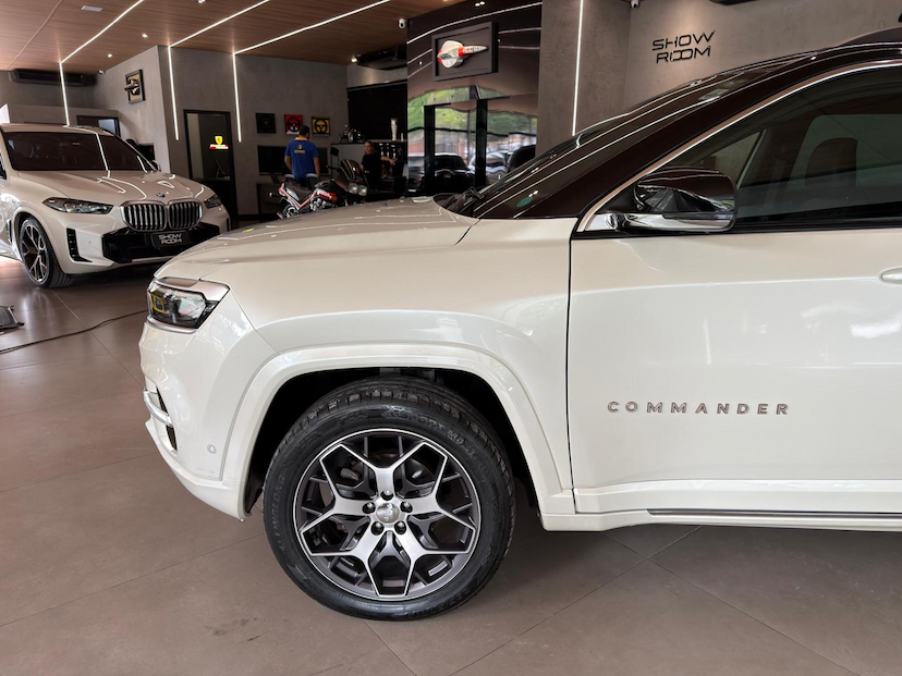 Foto do veículo JEEP COMMANDER  OVR TD380 2023 41.000 KM 164.000,00