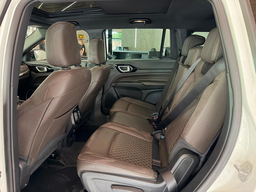 Foto do veículo JEEP COMMANDER  OVR TD380 2023 41.000 KM 164.000,00
