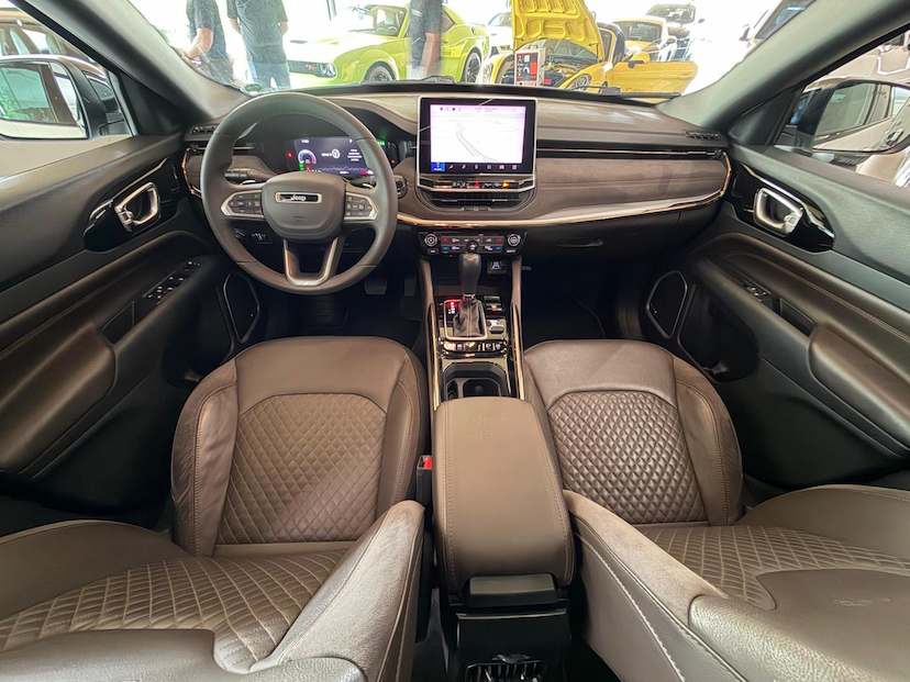 Foto do veículo JEEP COMMANDER  OVR TD380 2023 41.000 KM 164.000,00