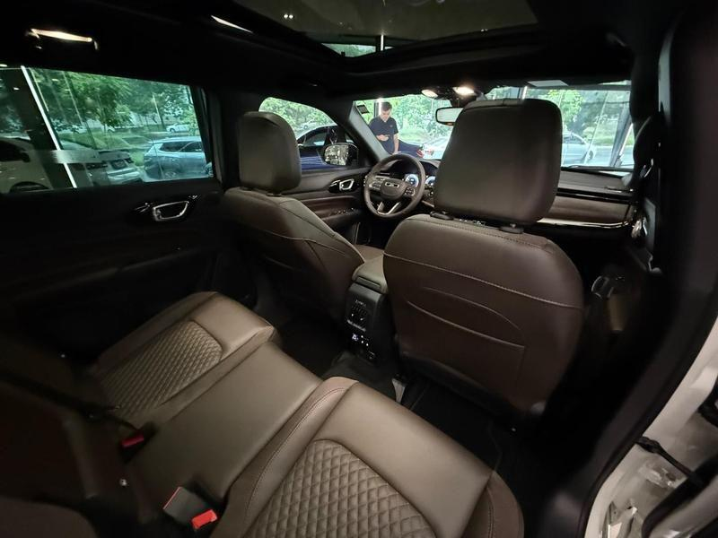 Foto do veículo JEEP COMMANDER  OVR TD380 2023 18.854 KM 169.000,00