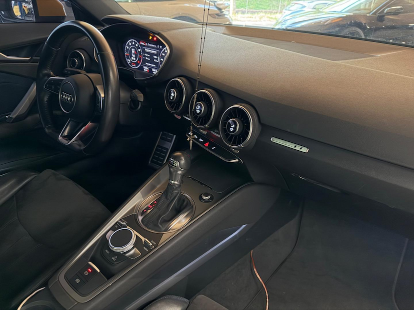 Foto do veículo AUDI TT  COUPE 230CV I 2016 53.391 KM 235.000,00