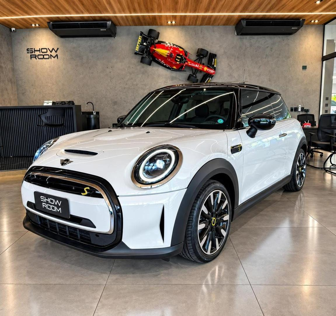 Foto do veículo MINI COOPER  S ELECTRIC 2023/2024 12.512 KM R$ 159.000,00