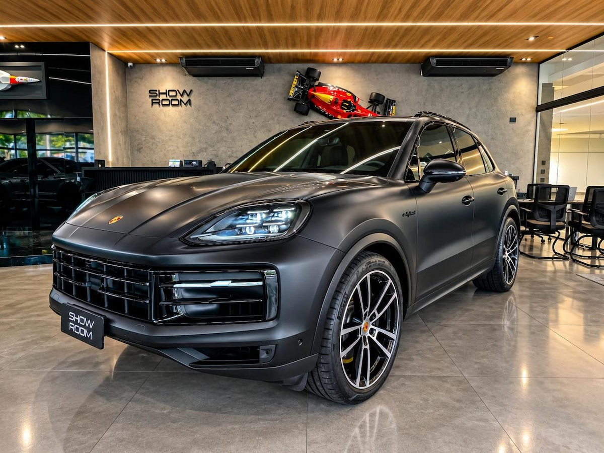 Foto do veículo PORSCHE CAYENNE  S PHEV 2025/2025 2.200 KM R$ 1.020.000,00