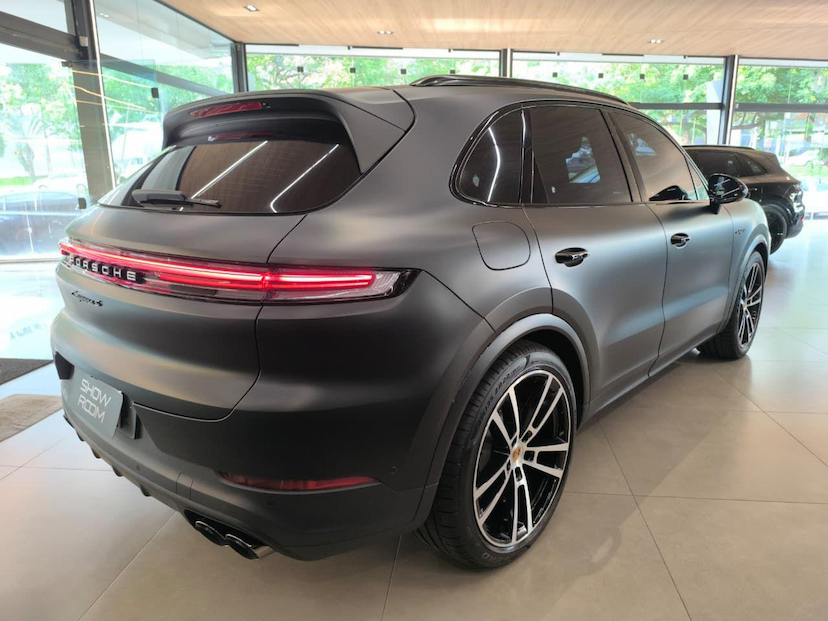 Foto do veículo PORSCHE CAYENNE  S PHEV 2025 2.200 KM 1.020.000,00