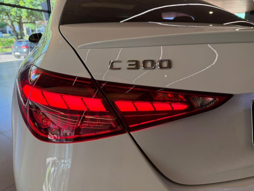 Foto do veículo MERCEDES-BENZ C 300 0.0 C300 AMG LINE 2023 30.205 KM R$ 279.000,00