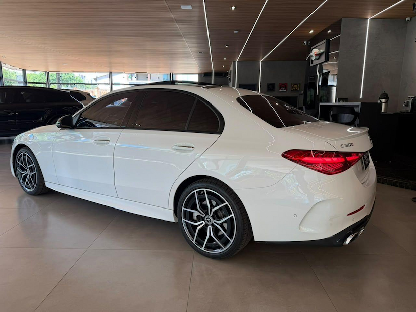 Foto do veículo MERCEDES-BENZ C 300 0.0 C300 AMG LINE 2023 30.205 KM R$ 279.000,00
