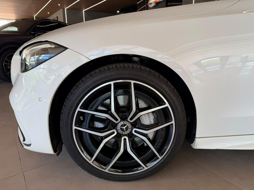 Foto do veículo MERCEDES-BENZ C 300 0.0 C300 AMG LINE 2023 30.205 KM R$ 279.000,00