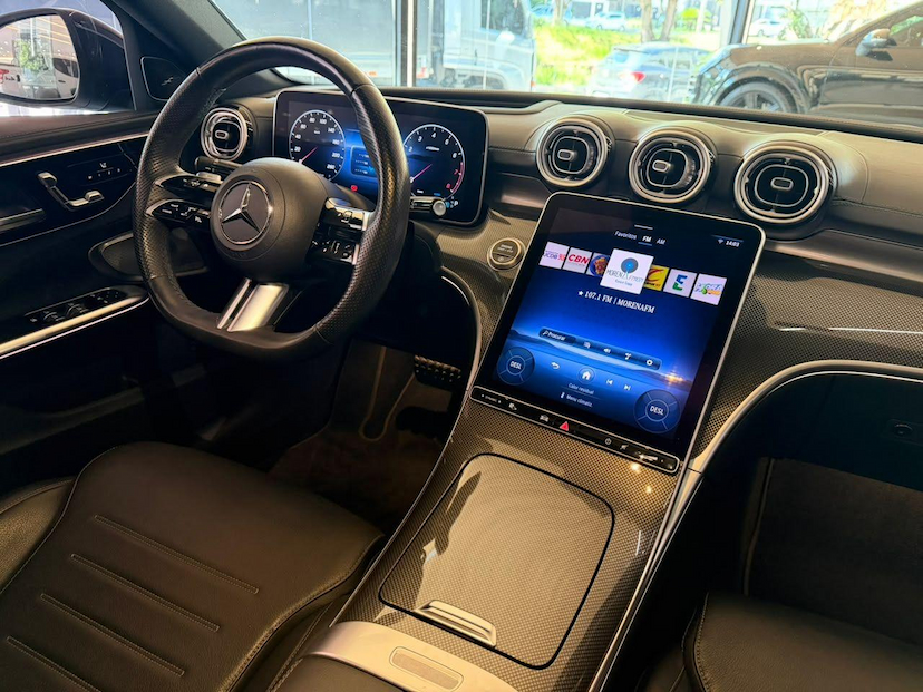 Foto do veículo MERCEDES-BENZ C 300 0.0 C300 AMG LINE 2023 30.205 KM R$ 279.000,00