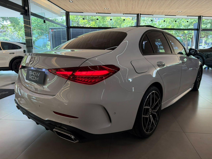Foto do veículo MERCEDES-BENZ C 300 0.0 C300 AMG LINE 2023 30.205 KM R$ 279.000,00