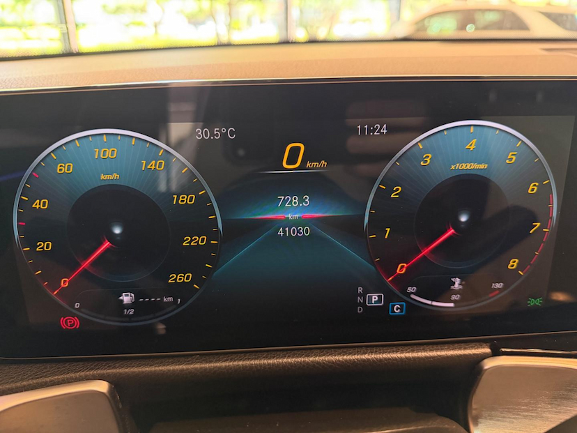 Foto do veículo MERCEDES-BENZ GLB 200 1.3 CGI GASOLINA ADVANCE 7G-DCT 2022 41.500 KM R$ 175.000,00