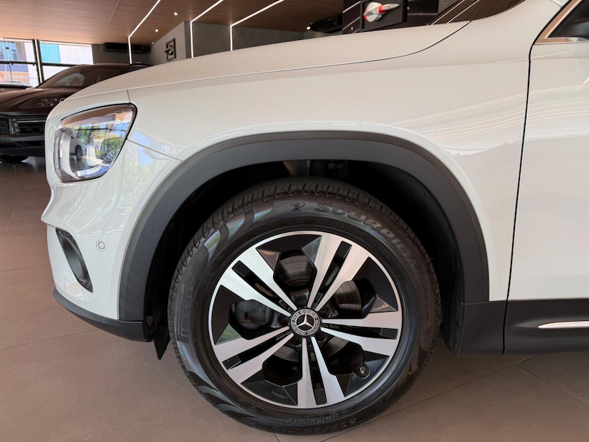 Foto do veículo MERCEDES-BENZ GLB 200 1.3 CGI GASOLINA ADVANCE 7G-DCT 2022 41.500 KM R$ 175.000,00