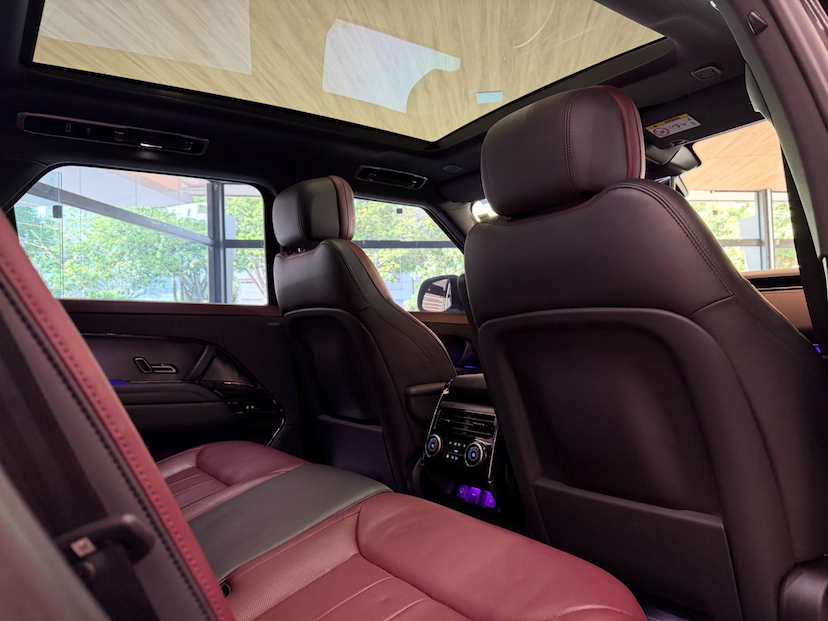 Foto do veículo LAND ROVER RANGE ROVER SPORT  2023 29.400 KM R$ 690.000,00