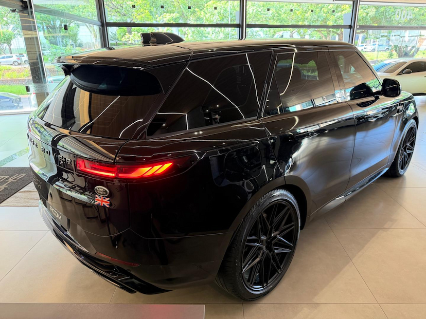 Foto do veículo LAND ROVER RANGE ROVER SPORT  2023 29.400 KM R$ 690.000,00