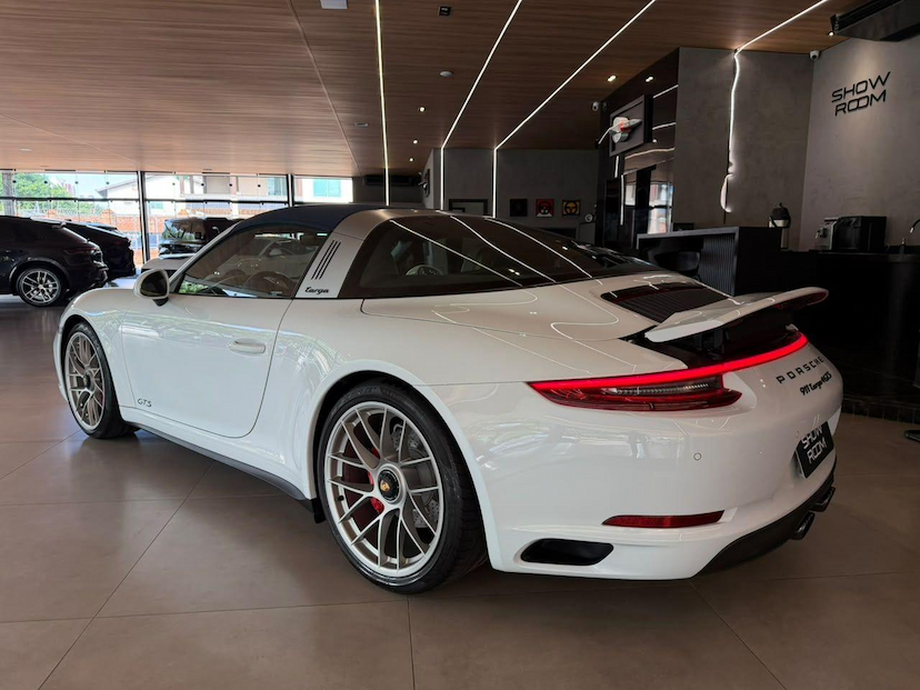 Foto do veículo PORSCHE 911  2019 13.050 KM R$ 840.000,00