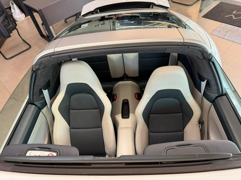 Foto do veículo PORSCHE 911  2019 13.050 KM R$ 840.000,00