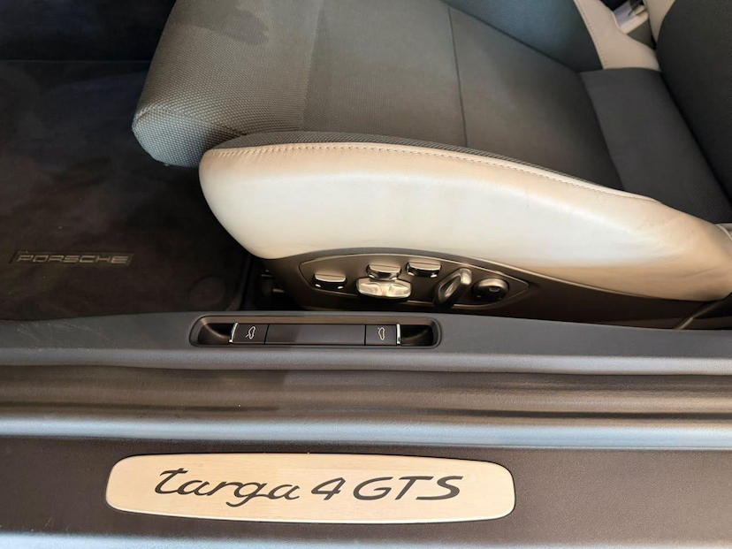 Foto do veículo PORSCHE 911  2019 13.050 KM R$ 840.000,00